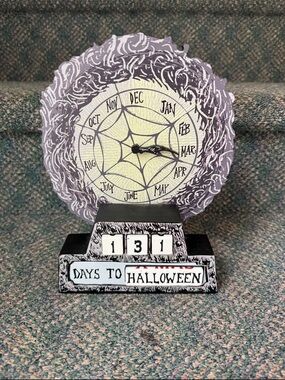 Disney Halloween Countdown Perpetual Calendar Clock -‎ Black & Cream